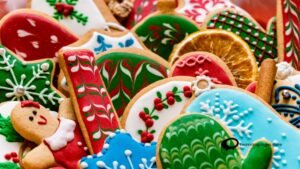 "Experience Christmas in France: Traditional Winter Cocktails and Festive Delights"